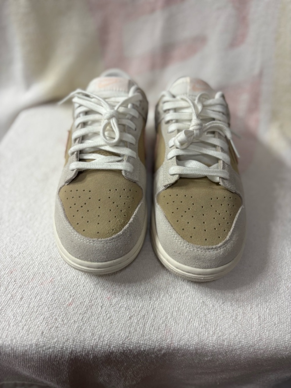 Nike Dunk Low
Phantom Washed Coral Women’s Size 9